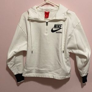 nike cropped hoodie